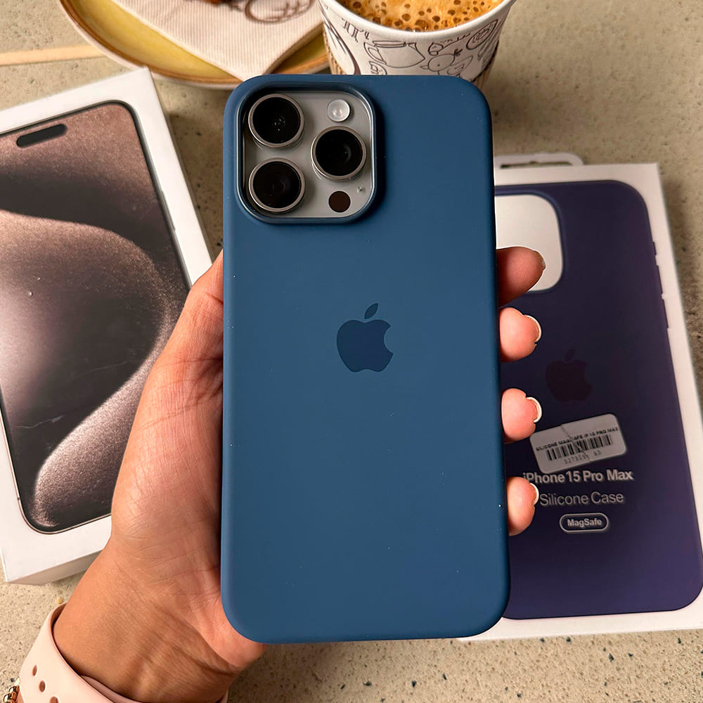 Ốp lưng iPhone 15 Pro Max màu xanh đậm